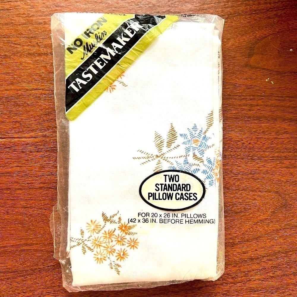 Tastemaker Vintage NOS No Iron Muslin Floral Standard Pillowcases Pair 70s